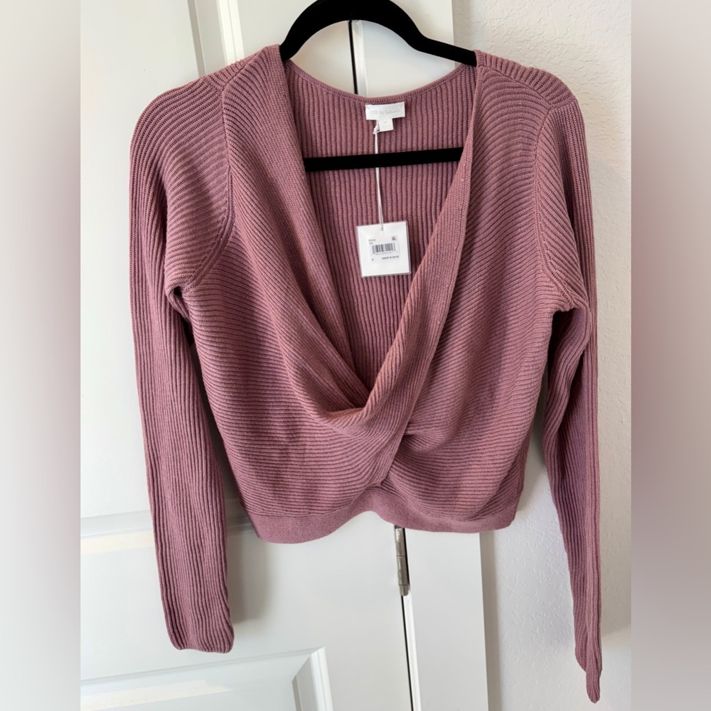 Long sleeve low neck cropped top